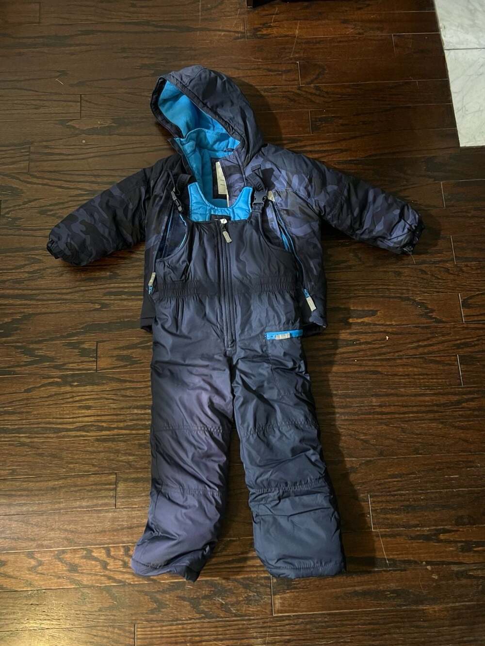 Carter’s Boys 2-Piece Snowsuit Size 5–6